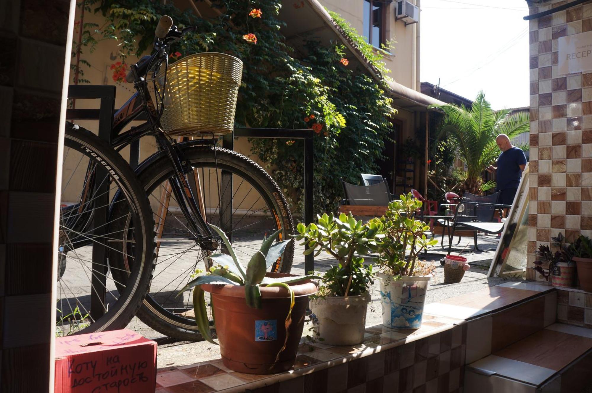 Harmony Backpackers Hostel Батуми Екстериор снимка