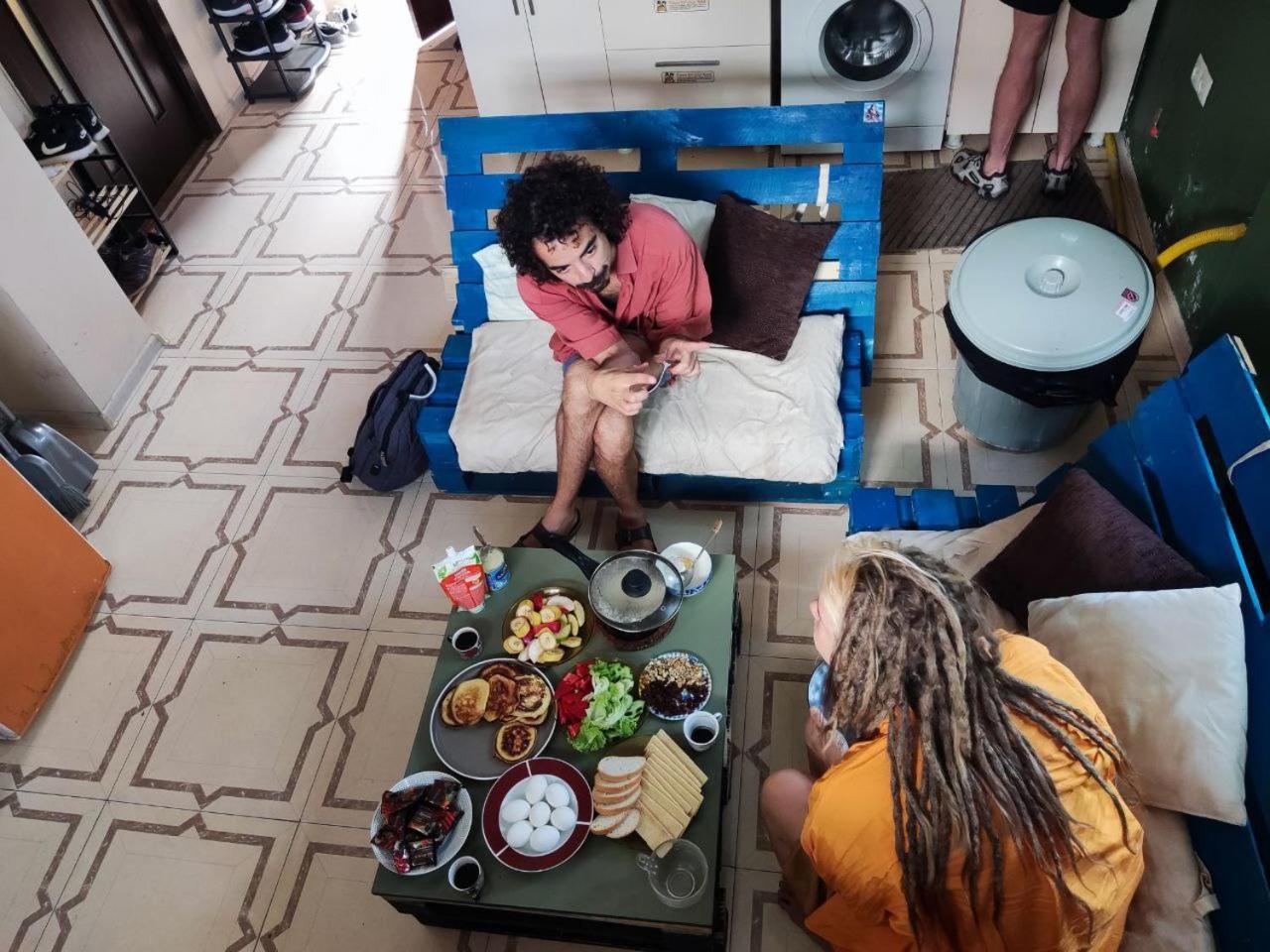 Harmony Backpackers Hostel Батуми Стая снимка