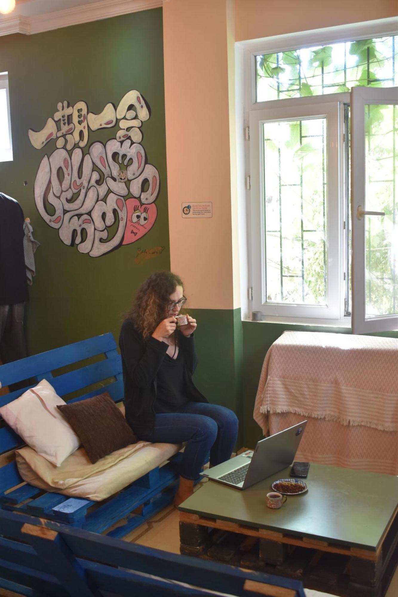 Harmony Backpackers Hostel Батуми Стая снимка