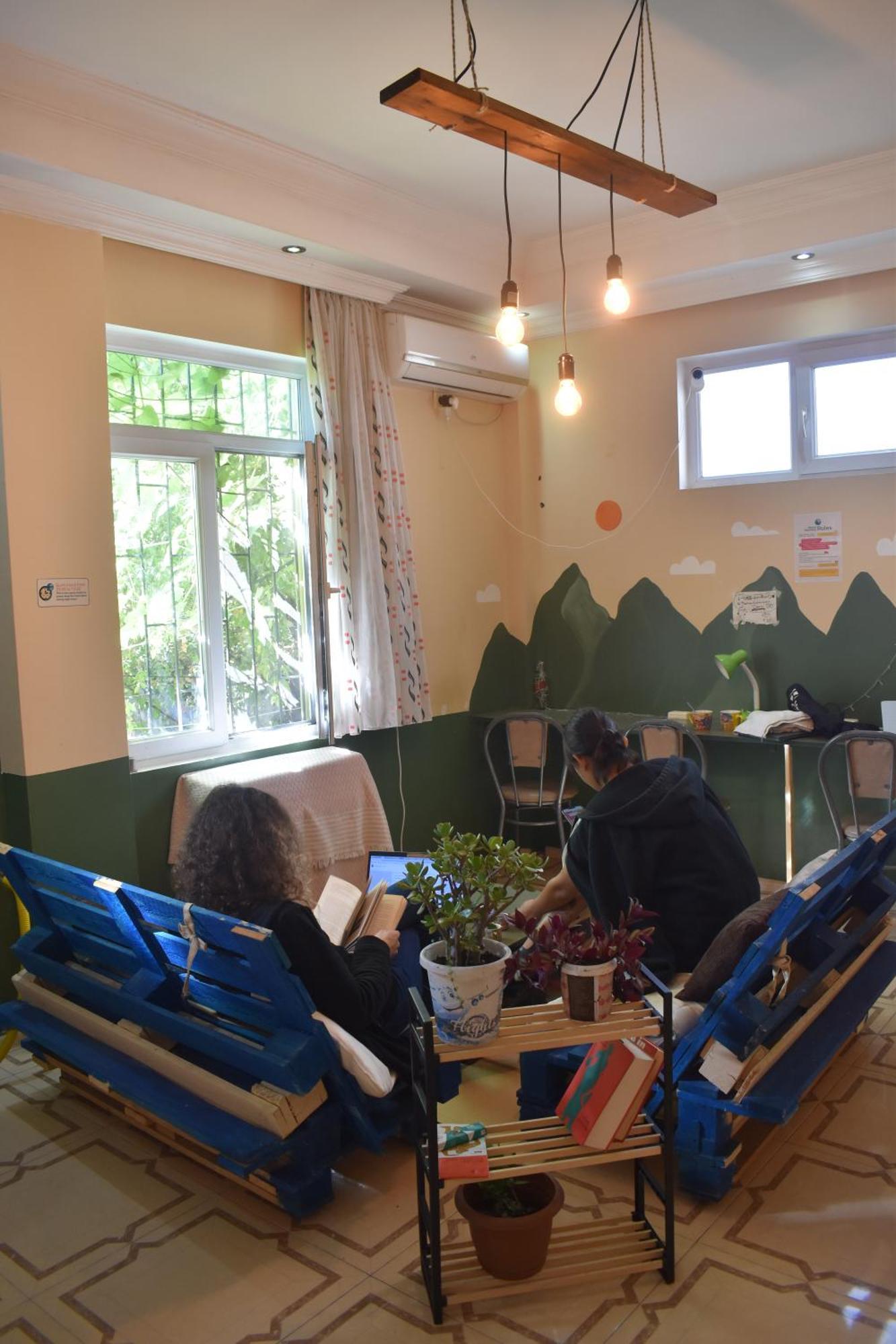 Harmony Backpackers Hostel Батуми Стая снимка