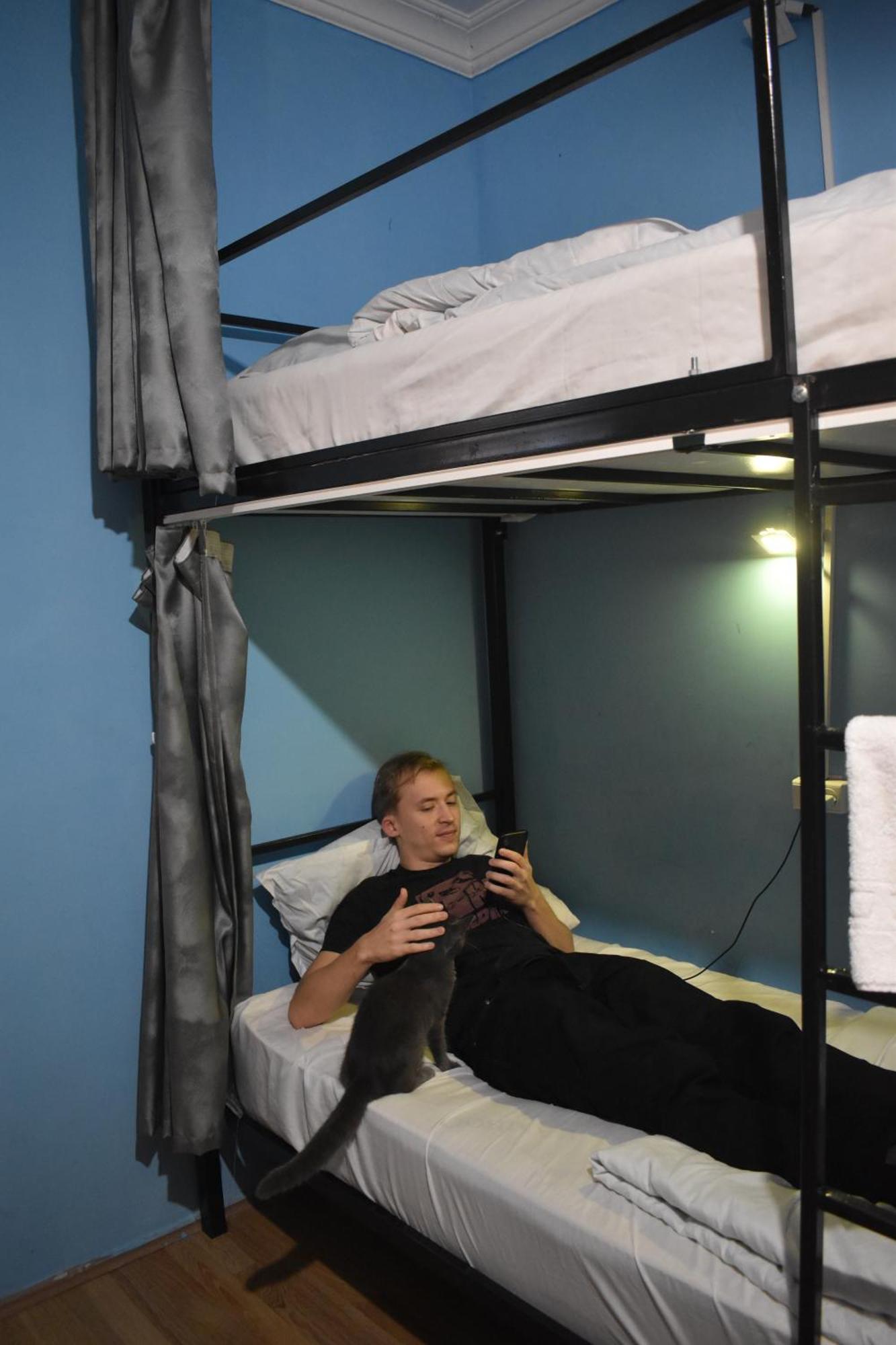 Harmony Backpackers Hostel Батуми Стая снимка